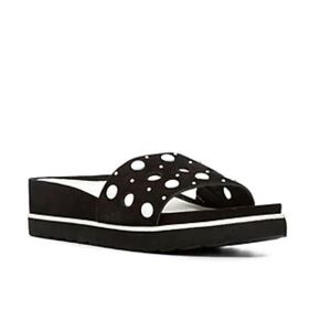 Donald J Pliner
Cava Black And White Slide